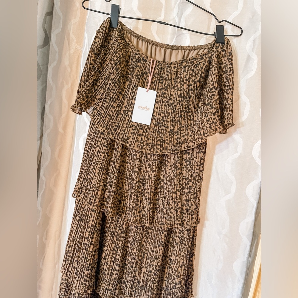 BRAND NEW Entro Off The Shoulder Leopard Tiered Dress